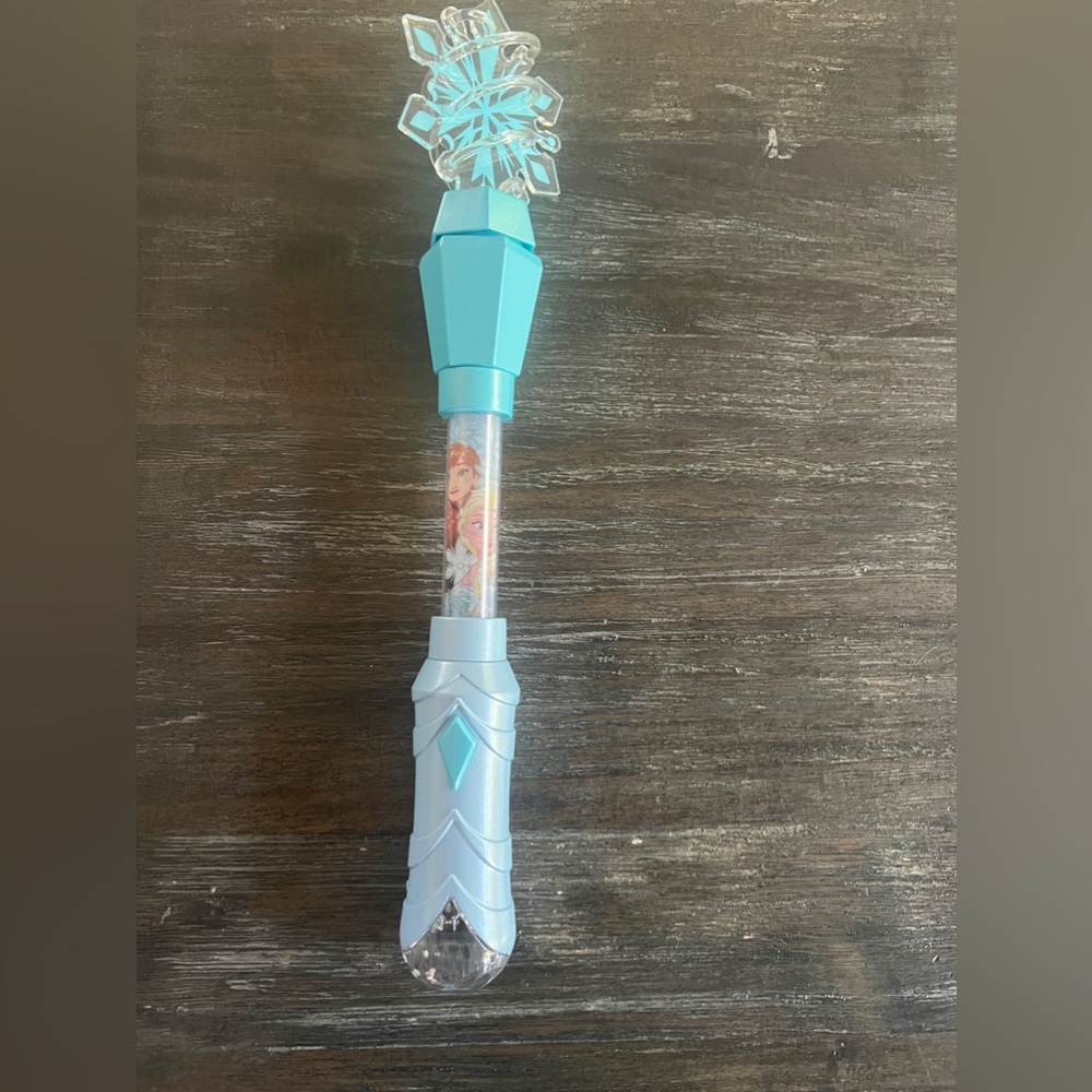 Disney FROZEN light up Wand , Anna & Elsa